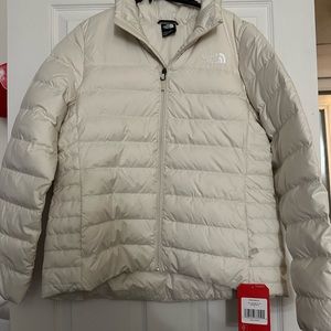 North face puffer in vintage white